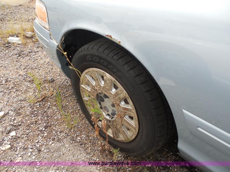 image for item H6564 2003 Ford Crown Victoria Police Interceptor