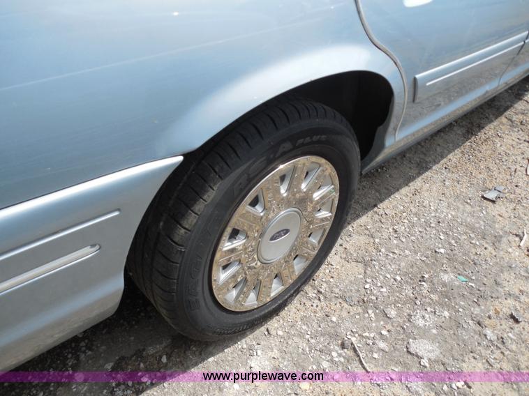 image for item H6564 2003 Ford Crown Victoria Police Interceptor