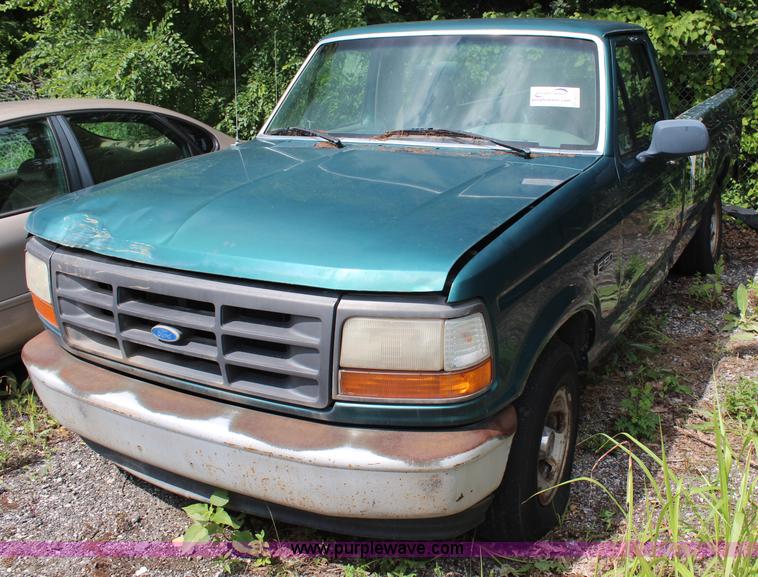 image for item H6572 1996 Ford F150 pickup truck