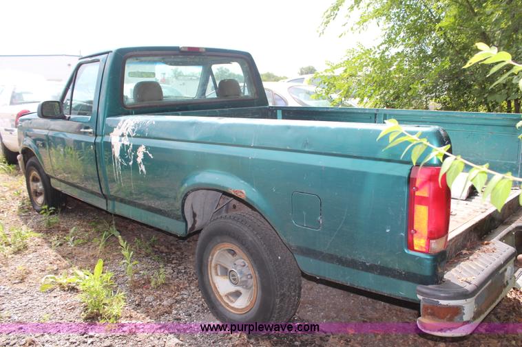 image for item H6572 1996 Ford F150 pickup truck