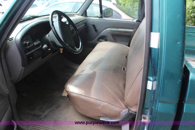 image for item H6572 1996 Ford F150 pickup truck