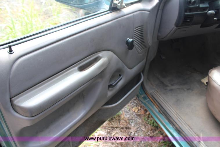 image for item H6572 1996 Ford F150 pickup truck