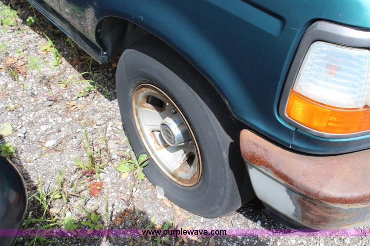 image for item H6572 1996 Ford F150 pickup truck