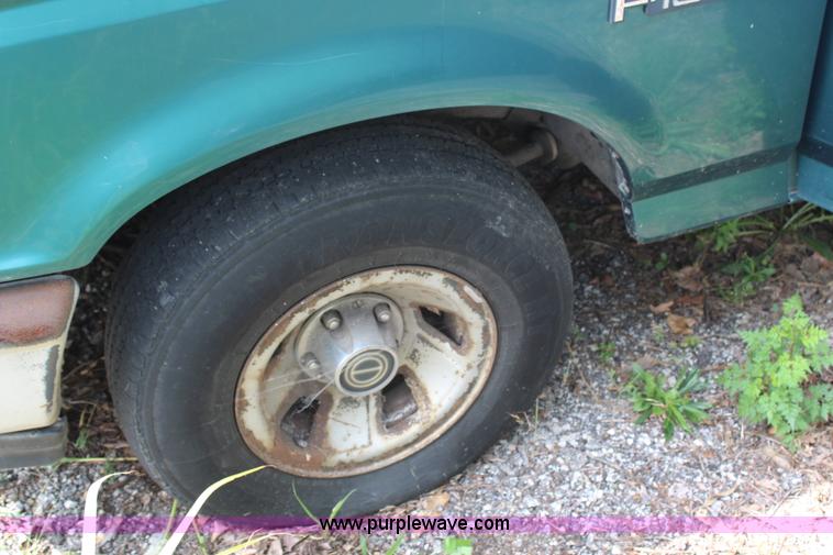 image for item H6572 1996 Ford F150 pickup truck