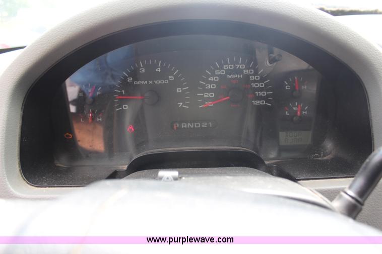 image for item H6573 2005 Ford F150 pickup truck