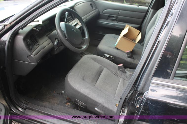 image for item H6575 2005 Ford Crown Victoria Police Interceptor