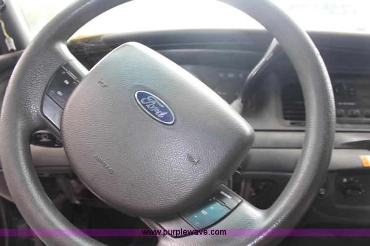 image for item H6575 2005 Ford Crown Victoria Police Interceptor