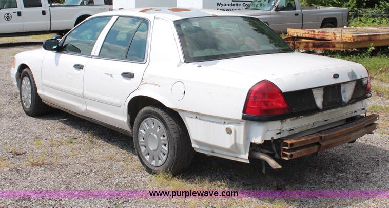 image for item H6593 2005 Ford Crown Victoria Police Interceptor