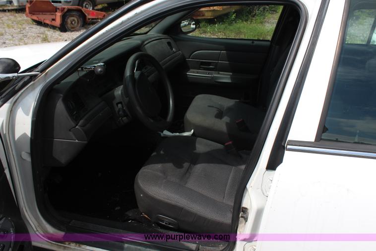 image for item H6593 2005 Ford Crown Victoria Police Interceptor