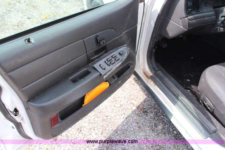 image for item H6593 2005 Ford Crown Victoria Police Interceptor