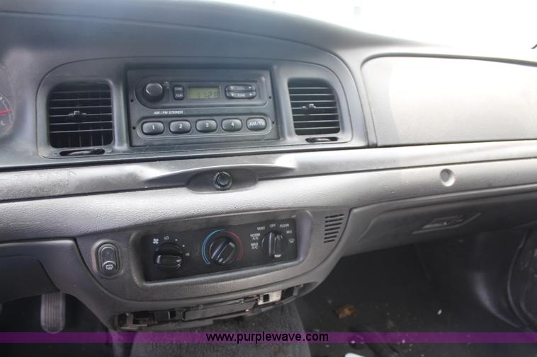 image for item H6593 2005 Ford Crown Victoria Police Interceptor