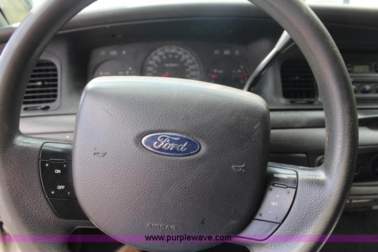 image for item H6593 2005 Ford Crown Victoria Police Interceptor