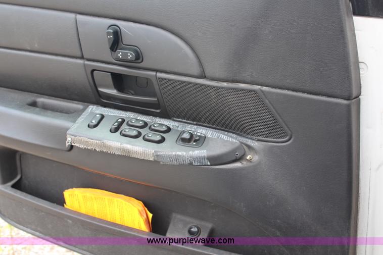 image for item H6593 2005 Ford Crown Victoria Police Interceptor