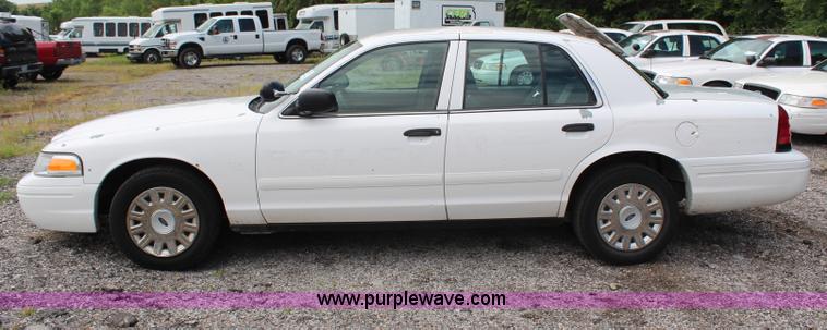 image for item H6604 2005 Ford Crown Victoria Police Interceptor