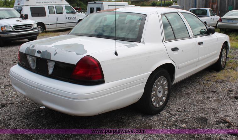 image for item H6604 2005 Ford Crown Victoria Police Interceptor