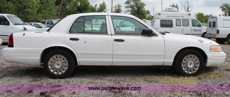 image for item H6604 2005 Ford Crown Victoria Police Interceptor