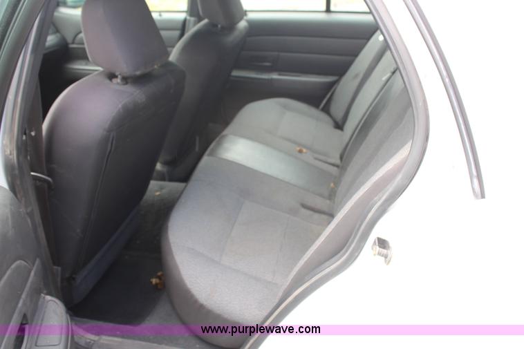 image for item H6604 2005 Ford Crown Victoria Police Interceptor