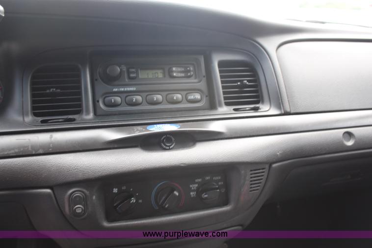image for item H6604 2005 Ford Crown Victoria Police Interceptor