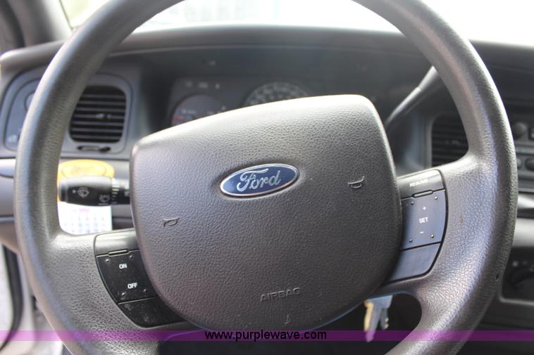 image for item H6604 2005 Ford Crown Victoria Police Interceptor