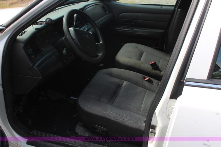 image for item H6605 2006 Ford Crown Victoria Police Interceptor