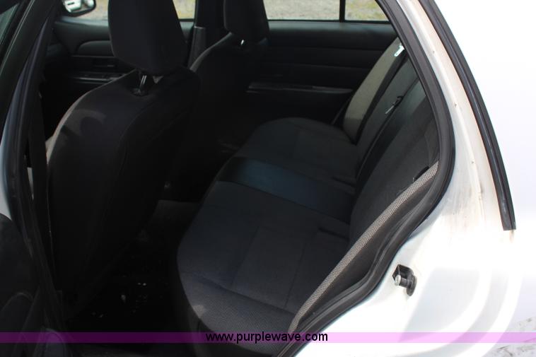 image for item H6605 2006 Ford Crown Victoria Police Interceptor