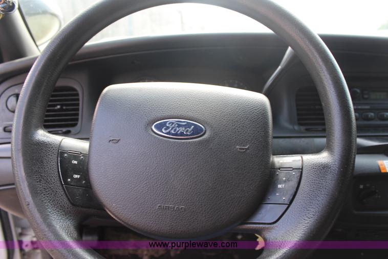 image for item H6605 2006 Ford Crown Victoria Police Interceptor