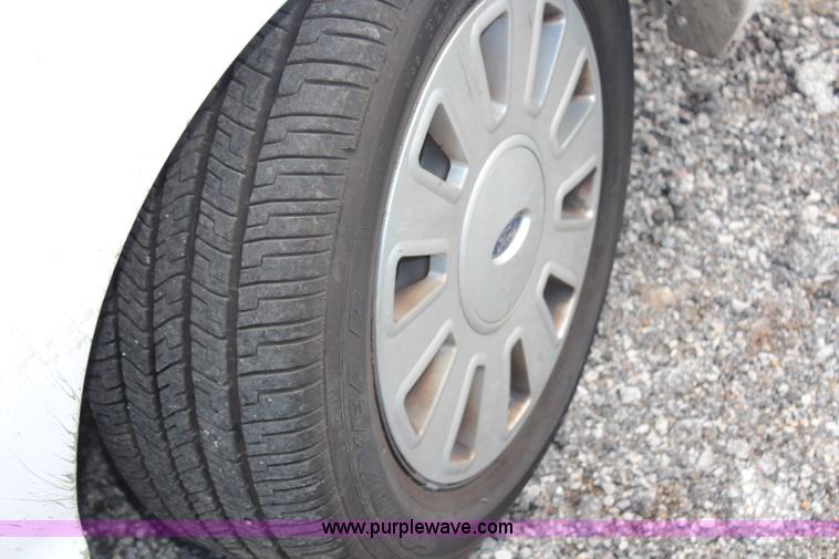 image for item H6605 2006 Ford Crown Victoria Police Interceptor