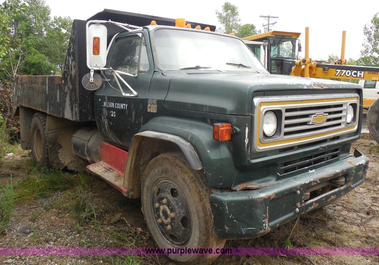 image for item H9850 1975 Chevrolet C60 dump truck