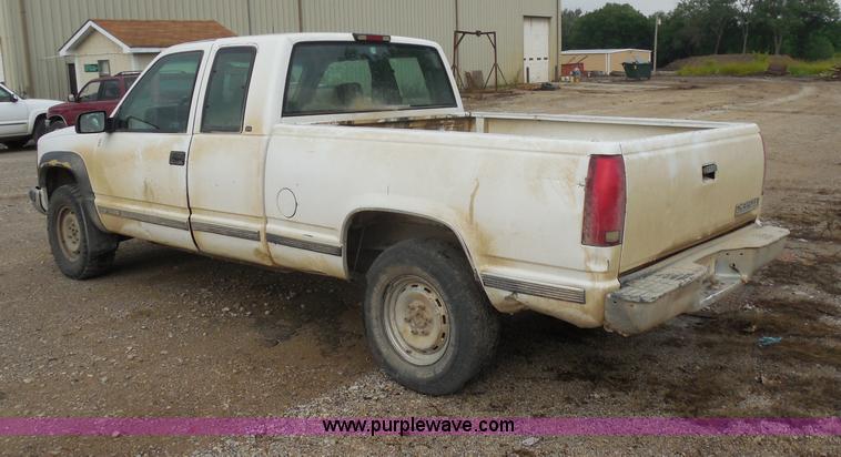 image for item H9852 1998 Chevrolet 1500 Extended Cab pickup truck
