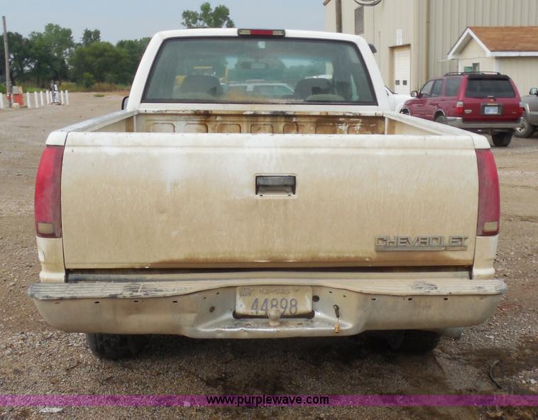 image for item H9852 1998 Chevrolet 1500 Extended Cab pickup truck