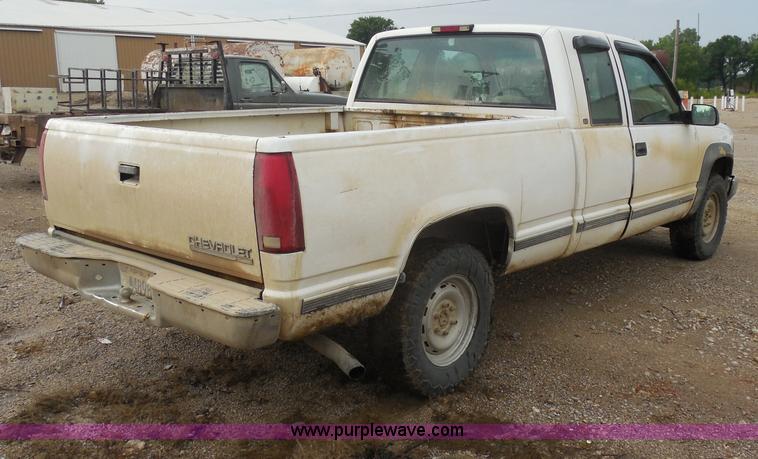 image for item H9852 1998 Chevrolet 1500 Extended Cab pickup truck