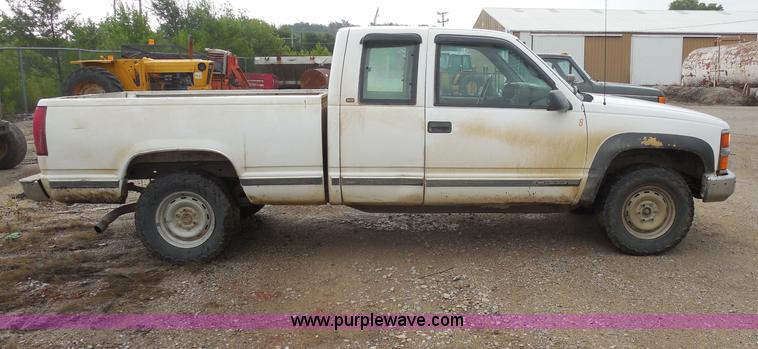 image for item H9852 1998 Chevrolet 1500 Extended Cab pickup truck