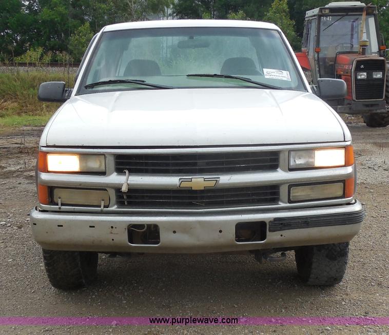 image for item H9852 1998 Chevrolet 1500 Extended Cab pickup truck