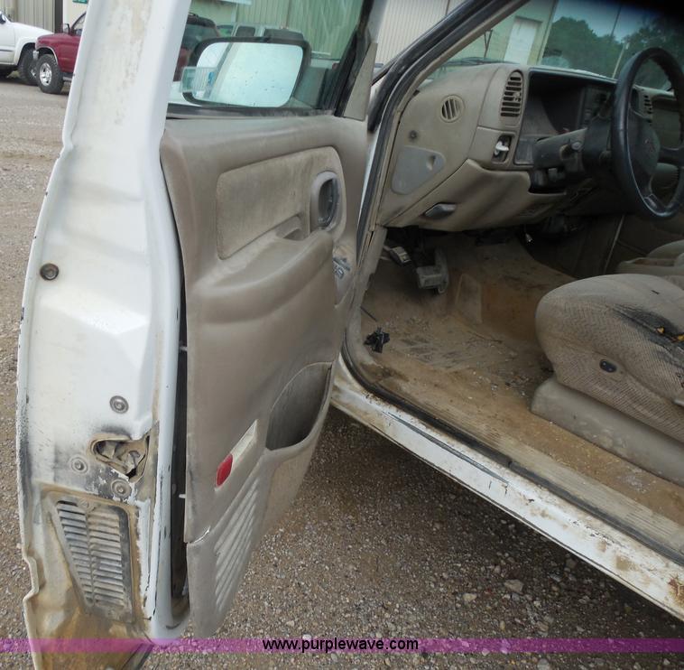 image for item H9852 1998 Chevrolet 1500 Extended Cab pickup truck