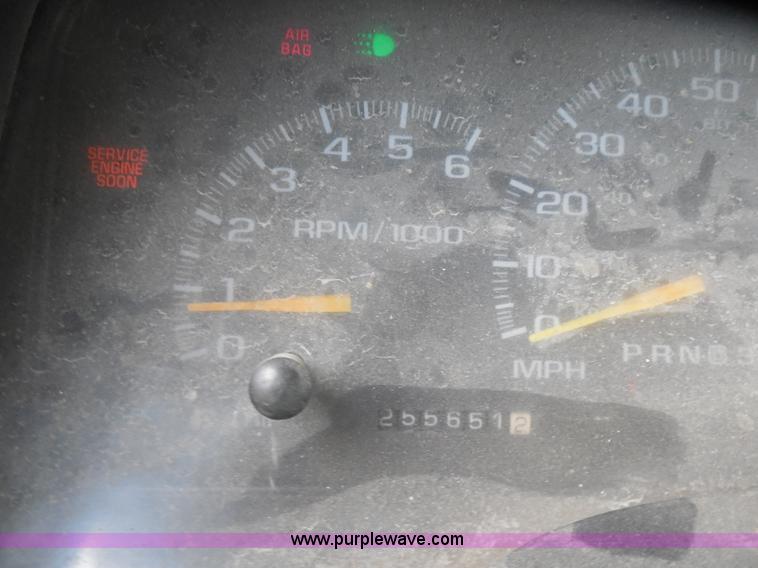 image for item H9852 1998 Chevrolet 1500 Extended Cab pickup truck