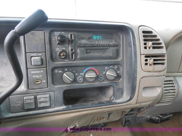 image for item H9852 1998 Chevrolet 1500 Extended Cab pickup truck