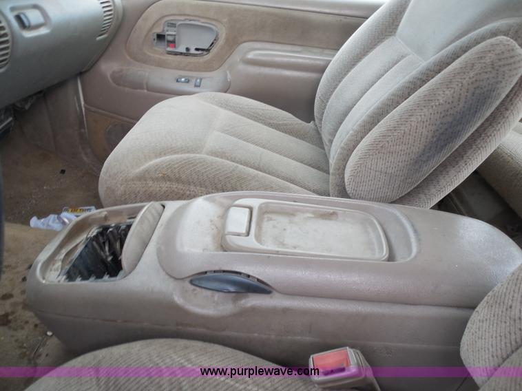 image for item H9852 1998 Chevrolet 1500 Extended Cab pickup truck