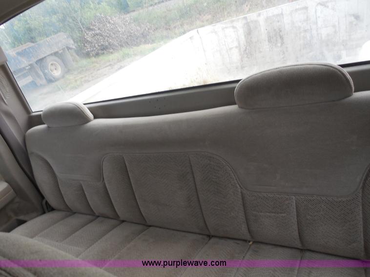 image for item H9852 1998 Chevrolet 1500 Extended Cab pickup truck