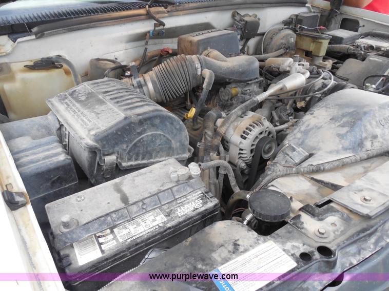 image for item H9852 1998 Chevrolet 1500 Extended Cab pickup truck