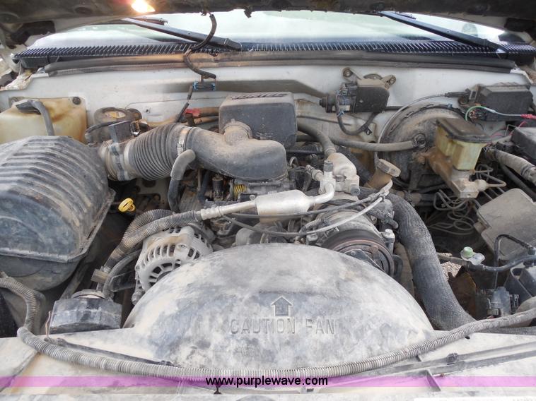 image for item H9852 1998 Chevrolet 1500 Extended Cab pickup truck