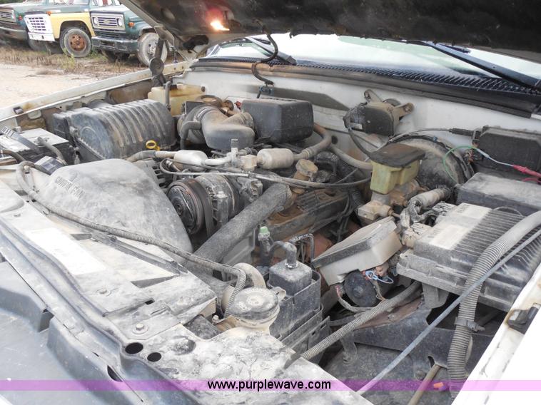 image for item H9852 1998 Chevrolet 1500 Extended Cab pickup truck