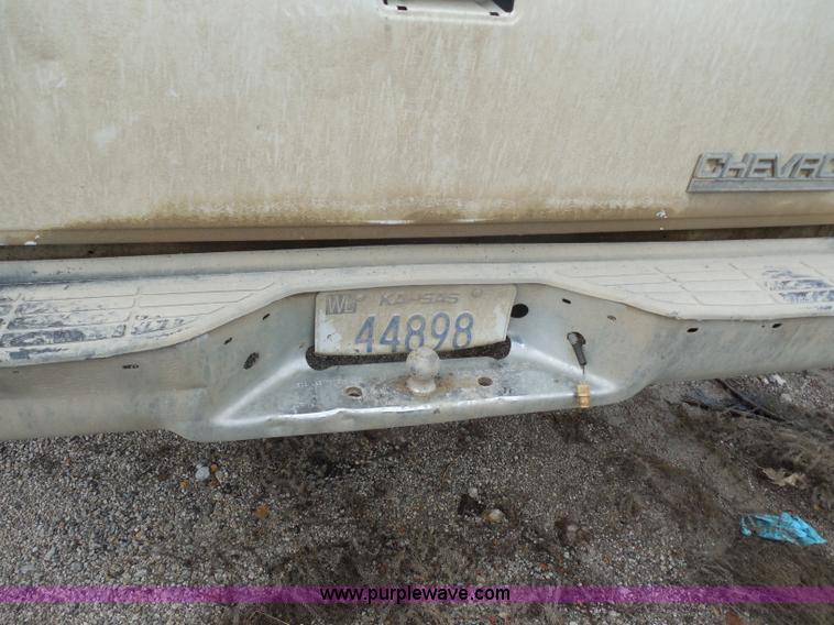 image for item H9852 1998 Chevrolet 1500 Extended Cab pickup truck