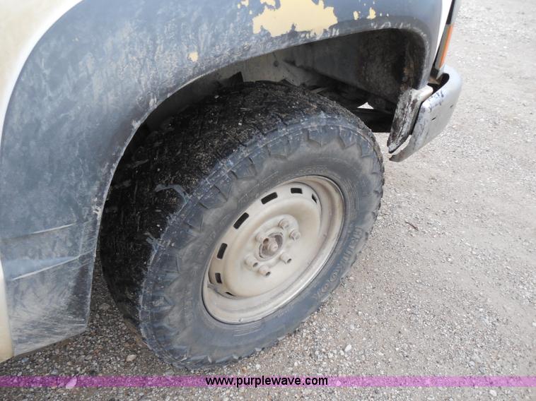 image for item H9852 1998 Chevrolet 1500 Extended Cab pickup truck