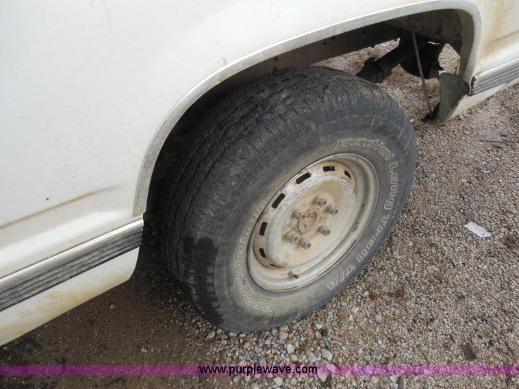 image for item H9852 1998 Chevrolet 1500 Extended Cab pickup truck