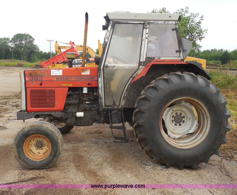 image for item H9853 Massey-Ferguson 383 tractor