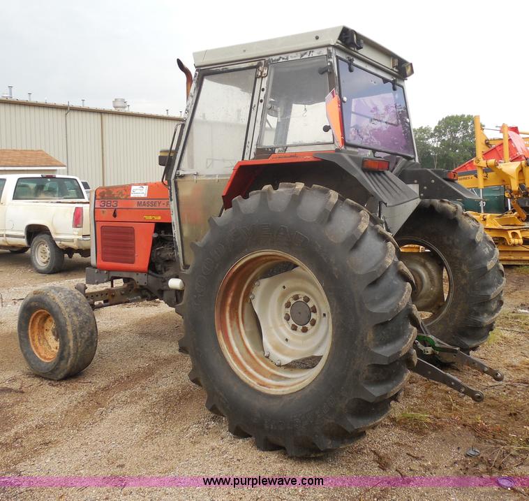 image for item H9853 Massey-Ferguson 383 tractor