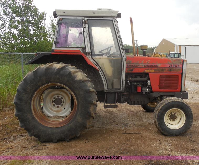 image for item H9853 Massey-Ferguson 383 tractor