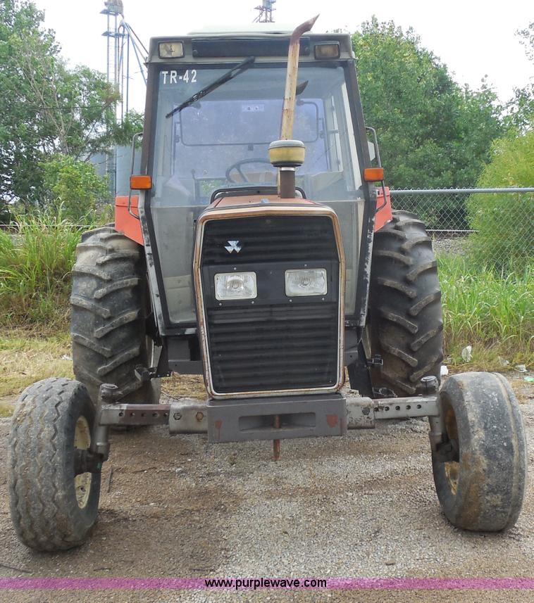 image for item H9853 Massey-Ferguson 383 tractor