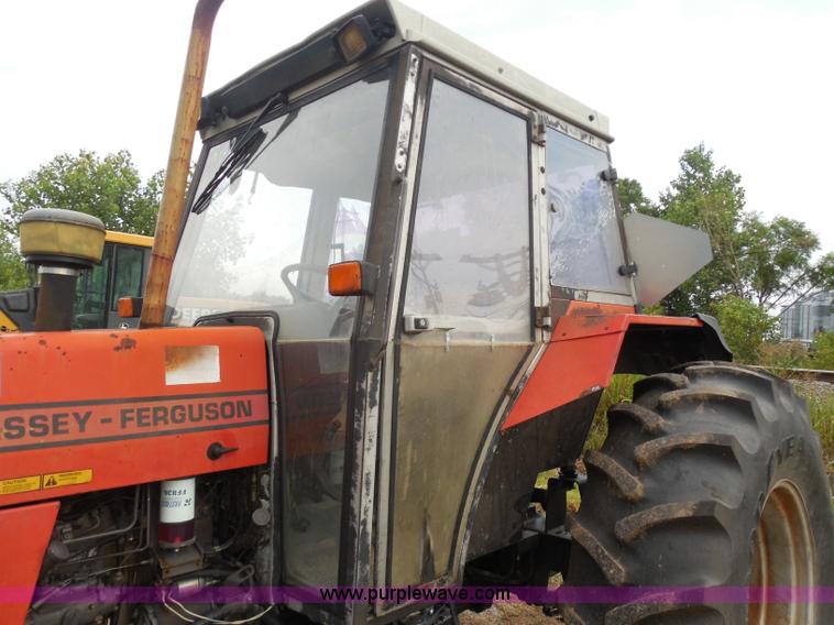 image for item H9853 Massey-Ferguson 383 tractor