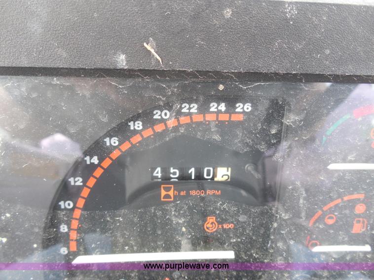 image for item H9853 Massey-Ferguson 383 tractor